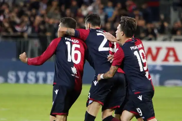 Incredibile la beffa per il Benevento, che al 94’ agguanta il Cagliari con un rigore di Iemmello e sogna il primo punto in Serie A ma viene superata al 96’ dal grandissimo colpo di testa di Pavoletti.