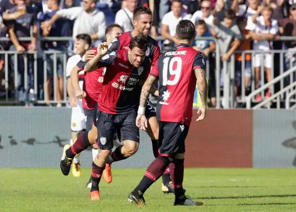 Il grifone scappa con Galabinov e Taarabt, Pavoletti la riapre a inizio secondo tempo. Ancora RIgoni per i liguri e infine un rigore di Joao Pedro per il 2-3 finale.