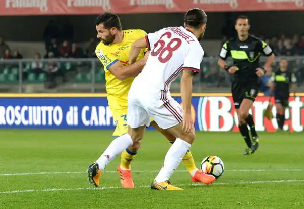 Travolgente Milan, che in casa del Chievo si ritrova e vince con la rete di Suso, l’autogol di Cesar propiziato sempre dallo spagnolo, la prima rete in serie A di Calhanoglu e Kalinic.