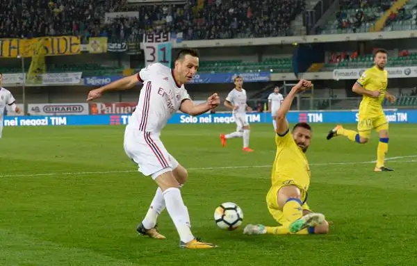 Travolgente Milan, che in casa del Chievo si ritrova e vince con la rete di Suso, l’autogol di Cesar propiziato sempre dallo spagnolo, la prima rete in serie A di Calhanoglu e Kalinic.
