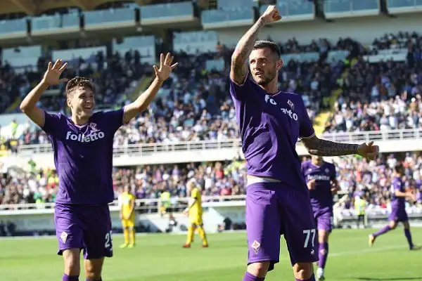Importante vittoria casalinga per Pioli, la sua squadra piega l'Udinese grazie alla doppietta dell'ex, Thereau.
Il gol degli ospiti di Samir accende il finale, ma il risultato poi non cambia più.