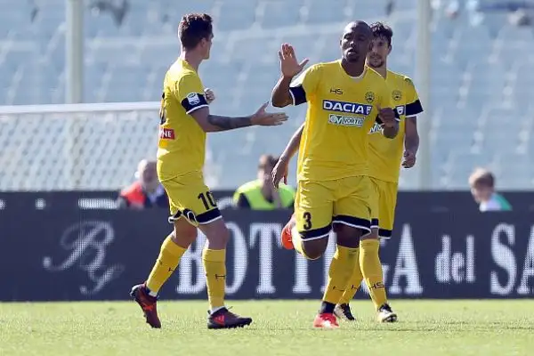 Importante vittoria casalinga per Pioli, la sua squadra piega l'Udinese grazie alla doppietta dell'ex, Thereau.
Il gol degli ospiti di Samir accende il finale, ma il risultato poi non cambia più.