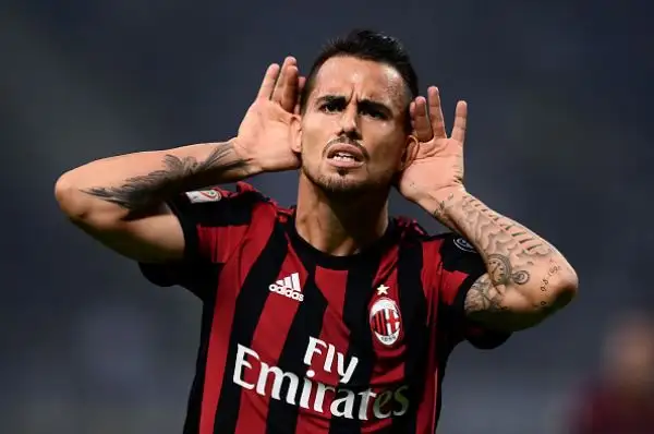 Buon primo tempo dell'Inter che dhiude in vantaggio con un gol di Icardi. Nella ripresa si scatena il Milan ma Icardi risponde due volte ai pareggi momentanei di Suso e Bonavnetura.