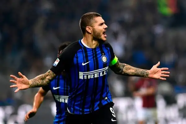 Buon primo tempo dell'Inter che dhiude in vantaggio con un gol di Icardi. Nella ripresa si scatena il Milan ma Icardi risponde due volte ai pareggi momentanei di Suso e Bonavnetura.
