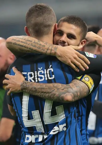 Buon primo tempo dell'Inter che dhiude in vantaggio con un gol di Icardi. Nella ripresa si scatena il Milan ma Icardi risponde due volte ai pareggi momentanei di Suso e Bonavnetura.