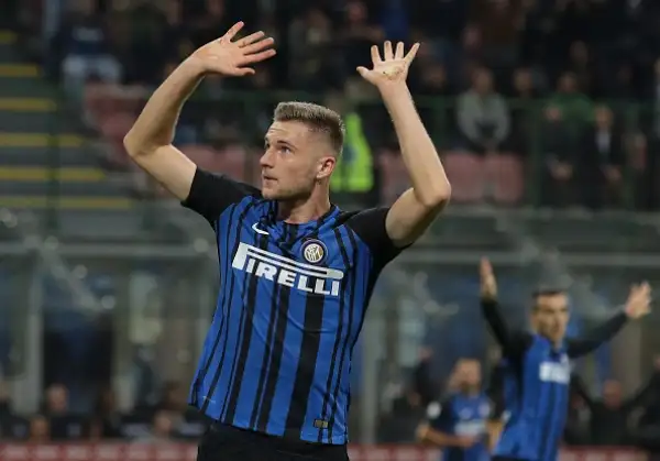Spettacolare anticipo a San Siro. L'Inter va avanti di tre gol con una rete di Skriniar e una doppietta di Icardi, la Samp nel finale mette paura ai padroni di casa con Kownacki e Quagliarella.