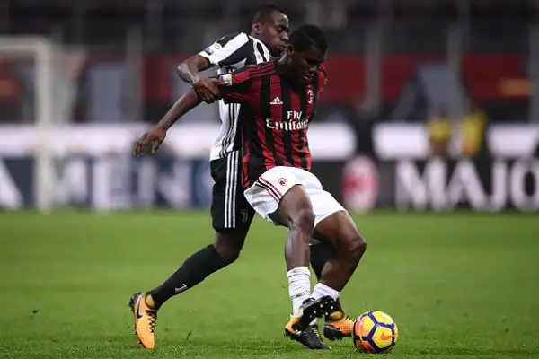 Il Milan parte bene ma due giocate letali di Higuain piegano i rossoneri che non hanno la forza di rieagire e non riescono più ad impensierire Buffon.