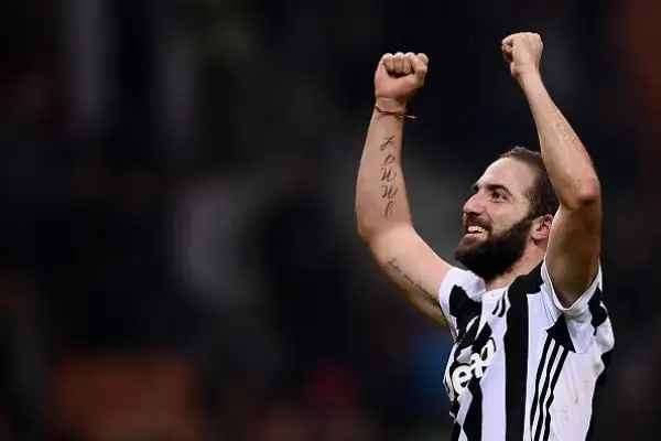 Il Milan parte bene ma due giocate letali di Higuain piegano i rossoneri che non hanno la forza di rieagire e non riescono più ad impensierire Buffon.