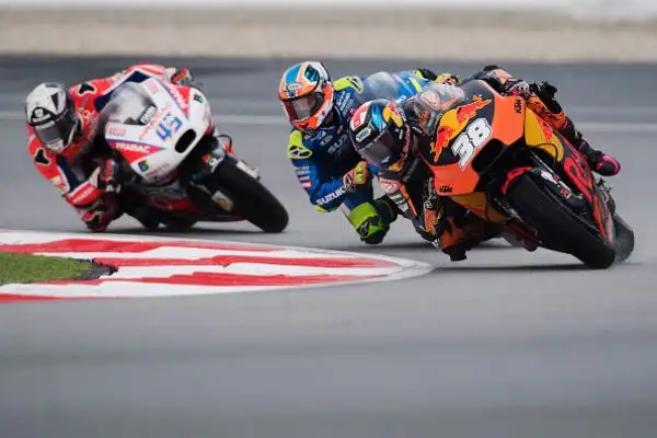 Il Dovi si mette alle spalle Lorenzo e Zarco. Solo quarto il leader della classifica generale Marc Marquez, ora a +21 su Dovizioso. Deludono le Yamaha ufficiali:  Rossi è settimo, Viñales nono.