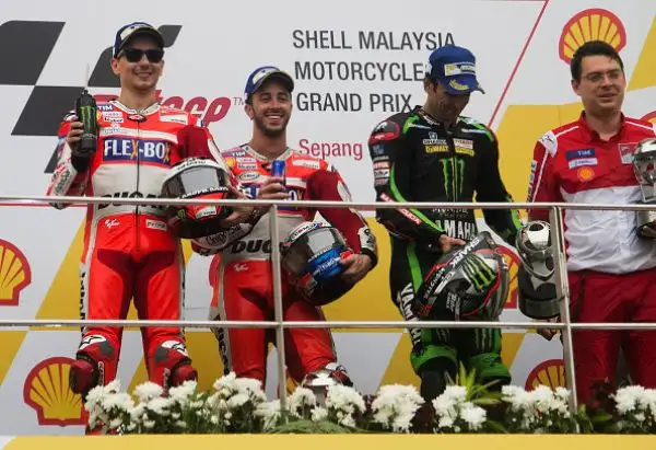Il Dovi si mette alle spalle Lorenzo e Zarco. Solo quarto il leader della classifica generale Marc Marquez, ora a +21 su Dovizioso. Deludono le Yamaha ufficiali:  Rossi è settimo, Viñales nono.