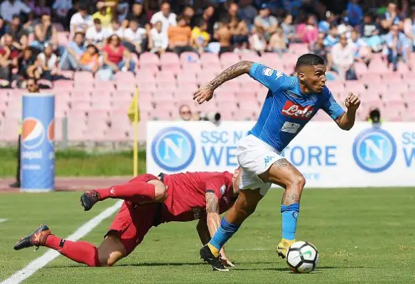 Il Napoli prende a pallonate il Cagliari al 'San Paolo': 3-0.