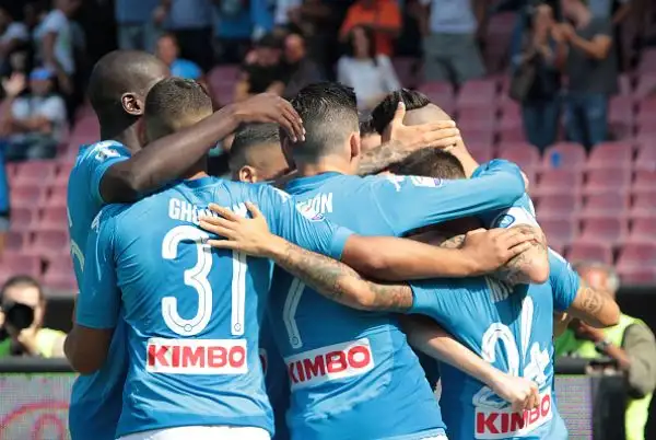 Il Napoli prende a pallonate il Cagliari al 'San Paolo': 3-0.