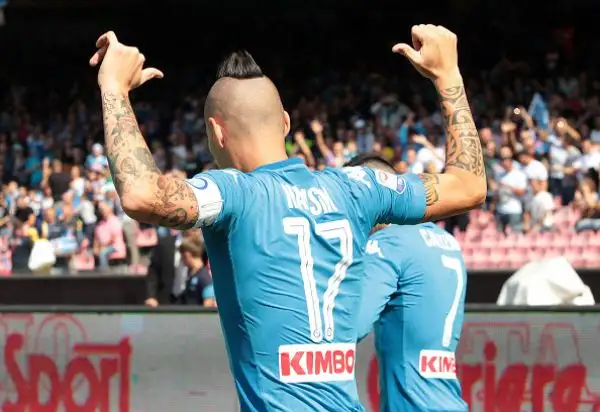 Il Napoli prende a pallonate il Cagliari al 'San Paolo': 3-0.