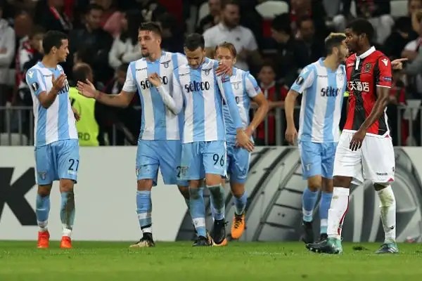 La Lazio rimonta e supera il Nizza nella terza giornata di Europa League con una rete di Caicedo e la doppietta di Milinkovic-Savic, di Mario Balotelli il gol dei padroni di casa.