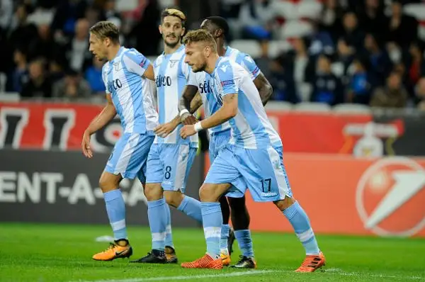 La Lazio rimonta e supera il Nizza nella terza giornata di Europa League con una rete di Caicedo e la doppietta di Milinkovic-Savic, di Mario Balotelli il gol dei padroni di casa.