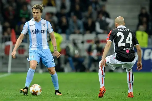 La Lazio rimonta e supera il Nizza nella terza giornata di Europa League con una rete di Caicedo e la doppietta di Milinkovic-Savic, di Mario Balotelli il gol dei padroni di casa.
