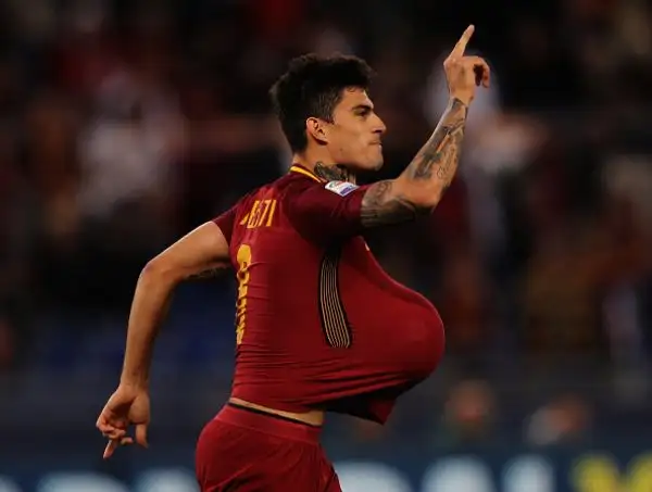 Vittoria di misura per la squadra di di Francesco contro i pitagorici grazie a un rigore di Perotti nel primo tempo.