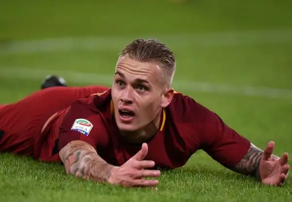 Vittoria di misura per la squadra di di Francesco contro i pitagorici grazie a un rigore di Perotti nel primo tempo.