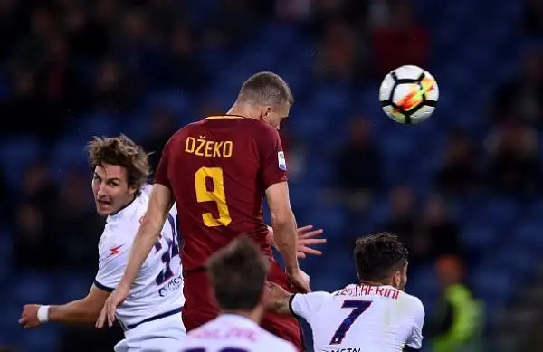 Vittoria di misura per la squadra di di Francesco contro i pitagorici grazie a un rigore di Perotti nel primo tempo.