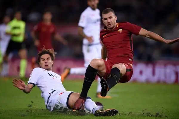 Vittoria di misura per la squadra di di Francesco contro i pitagorici grazie a un rigore di Perotti nel primo tempo.