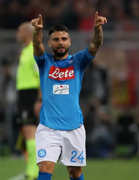 Serata da favola per il Napoli che vince il secondo anticipo dell'ottava giornata di serie A, 1-0 in casa della Roma, grazie ad un gol di Insigne, e vola a +5 in testa alla classifica.