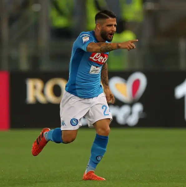 Serata da favola per il Napoli che vince il secondo anticipo dell'ottava giornata di serie A, 1-0 in casa della Roma, grazie ad un gol di Insigne, e vola a +5 in testa alla classifica.