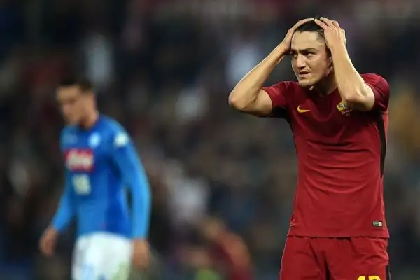 Serata da favola per il Napoli che vince il secondo anticipo dell'ottava giornata di serie A, 1-0 in casa della Roma, grazie ad un gol di Insigne, e vola a +5 in testa alla classifica.