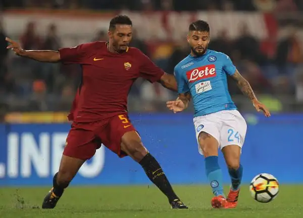 Serata da favola per il Napoli che vince il secondo anticipo dell'ottava giornata di serie A, 1-0 in casa della Roma, grazie ad un gol di Insigne, e vola a +5 in testa alla classifica.