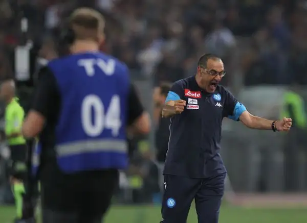 Serata da favola per il Napoli che vince il secondo anticipo dell'ottava giornata di serie A, 1-0 in casa della Roma, grazie ad un gol di Insigne, e vola a +5 in testa alla classifica.