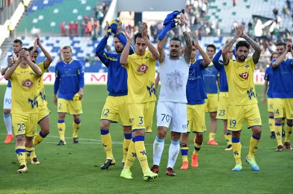 Sassuolo che sale in classifica a 5 punti, Chievo che con il punto guadagnato oggi sale a 12 punti. Leggermente meglio i neroverdi ma sostanzialmente giusto il risultato finale