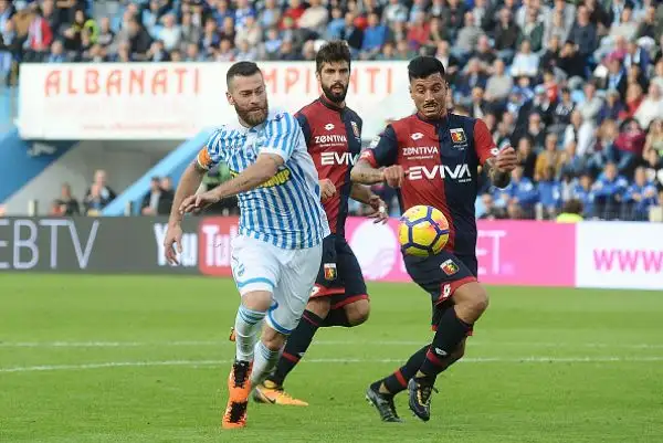 Un gol di Antenucci nella ripresa basta ai padroni di casa per assicurarsi l'intera posta in palio. Il Genoa cerca generosamente il pari ma la difesa spallina resiste.
