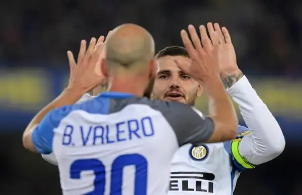 Pesantissima vittoria esterna dell'Inter, che si impone anche al Bentegodi con i gol di Borja Valero e Perisic dopo che Pazzini aveva trovato il pareggio scaligero su rigore assegnato dalla VAR.