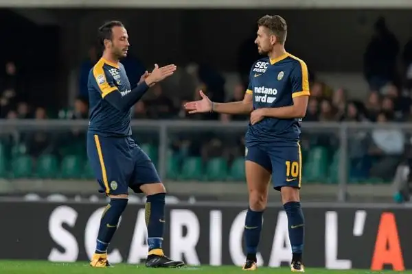 Pesantissima vittoria esterna dell'Inter, che si impone anche al Bentegodi con i gol di Borja Valero e Perisic dopo che Pazzini aveva trovato il pareggio scaligero su rigore assegnato dalla VAR.