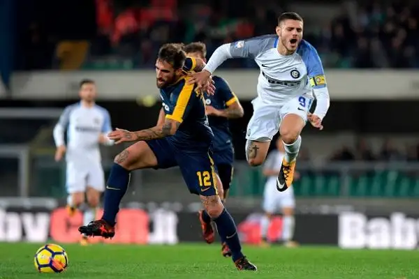 Pesantissima vittoria esterna dell'Inter, che si impone anche al Bentegodi con i gol di Borja Valero e Perisic dopo che Pazzini aveva trovato il pareggio scaligero su rigore assegnato dalla VAR.