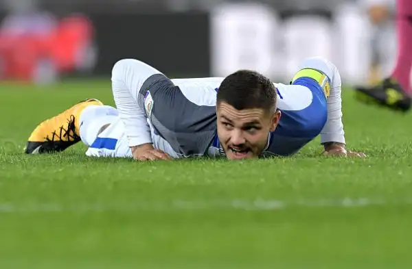 Pesantissima vittoria esterna dell'Inter, che si impone anche al Bentegodi con i gol di Borja Valero e Perisic dopo che Pazzini aveva trovato il pareggio scaligero su rigore assegnato dalla VAR.