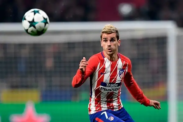 Gli spagnoli piegano la squadra di Di Franceco con le reti nel secondo tempo di Griezmann e Gameiro. La Roma ora ha due punti di vantaggio proprio sulla squadra di Madrid a una giornata dal termine.
