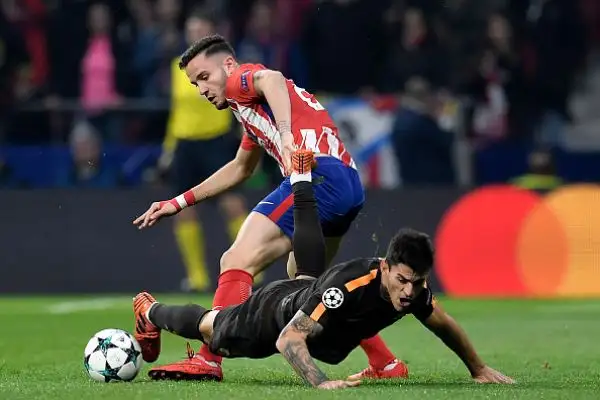 Gli spagnoli piegano la squadra di Di Franceco con le reti nel secondo tempo di Griezmann e Gameiro. La Roma ora ha due punti di vantaggio proprio sulla squadra di Madrid a una giornata dal termine.