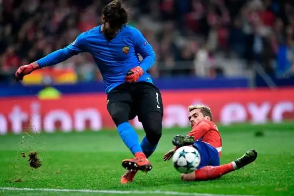 Gli spagnoli piegano la squadra di Di Franceco con le reti nel secondo tempo di Griezmann e Gameiro. La Roma ora ha due punti di vantaggio proprio sulla squadra di Madrid a una giornata dal termine.