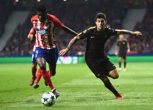 Gli spagnoli piegano la squadra di Di Franceco con le reti nel secondo tempo di Griezmann e Gameiro. La Roma ora ha due punti di vantaggio proprio sulla squadra di Madrid a una giornata dal termine.