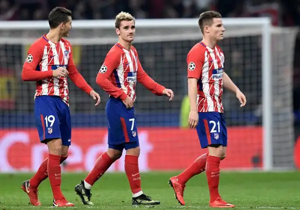 Gli spagnoli piegano la squadra di Di Franceco con le reti nel secondo tempo di Griezmann e Gameiro. La Roma ora ha due punti di vantaggio proprio sulla squadra di Madrid a una giornata dal termine.