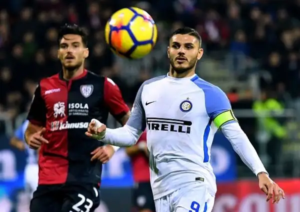 C'è la firma del solito Mauro Icardi sulla vittoria per 3-1 dell'Inter a Cagliari che proietta i nerazzurri almeno per una notte in vetta alla classifica.