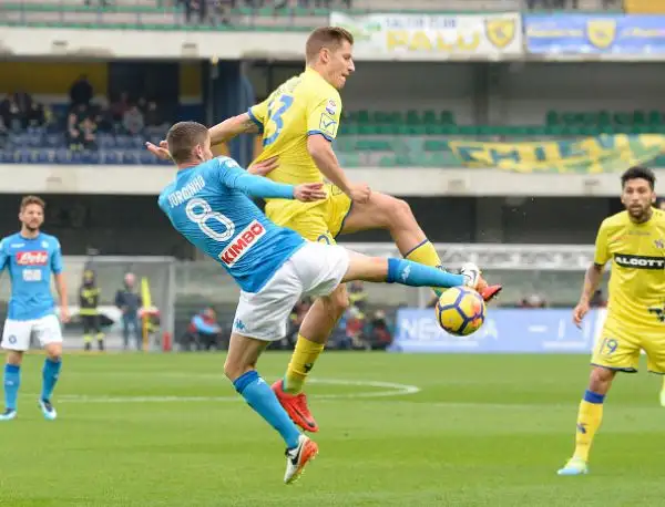 Frenata inattesa per la capolista, bloccata a Verona dal Chievo e dalla stanchezza.
