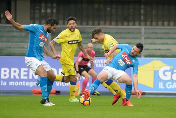 Frenata inattesa per la capolista, bloccata a Verona dal Chievo e dalla stanchezza.