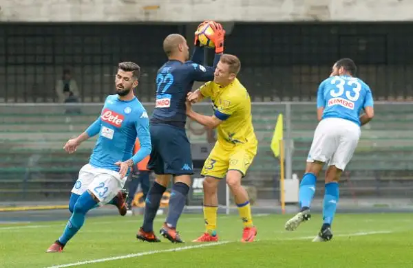Frenata inattesa per la capolista, bloccata a Verona dal Chievo e dalla stanchezza.