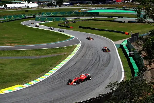 l titoli piloti e costruttori sono già stati assegnati, ma i protagonisti del Mondiale 2017, Lewis Hamilton e Sebastian Vettel, si sono dati battaglia anche nel penultimo Gran Premio della stagione. 