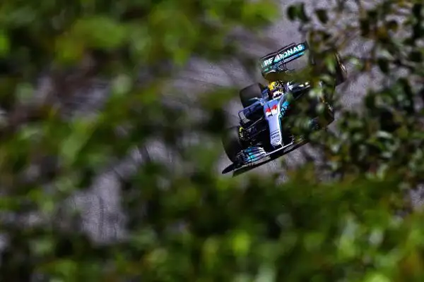 l titoli piloti e costruttori sono già stati assegnati, ma i protagonisti del Mondiale 2017, Lewis Hamilton e Sebastian Vettel, si sono dati battaglia anche nel penultimo Gran Premio della stagione. 