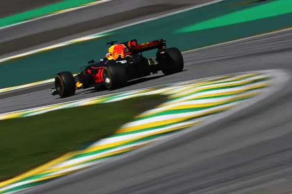 l titoli piloti e costruttori sono già stati assegnati, ma i protagonisti del Mondiale 2017, Lewis Hamilton e Sebastian Vettel, si sono dati battaglia anche nel penultimo Gran Premio della stagione. 
