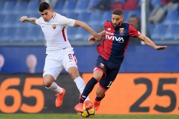 Al Ferraris El Shaarawy risponde Lapadula su rigore assegnato per una follia di De Rossi, che rifila uno schiaffone all'italoperuviano in area e viene espulso. Roma a -7 dalla vetta.