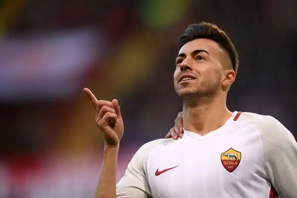 Al Ferraris El Shaarawy risponde Lapadula su rigore assegnato per una follia di De Rossi, che rifila uno schiaffone all'italoperuviano in area e viene espulso. Roma a -7 dalla vetta.