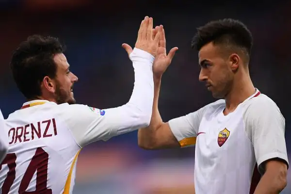 Al Ferraris El Shaarawy risponde Lapadula su rigore assegnato per una follia di De Rossi, che rifila uno schiaffone all'italoperuviano in area e viene espulso. Roma a -7 dalla vetta.